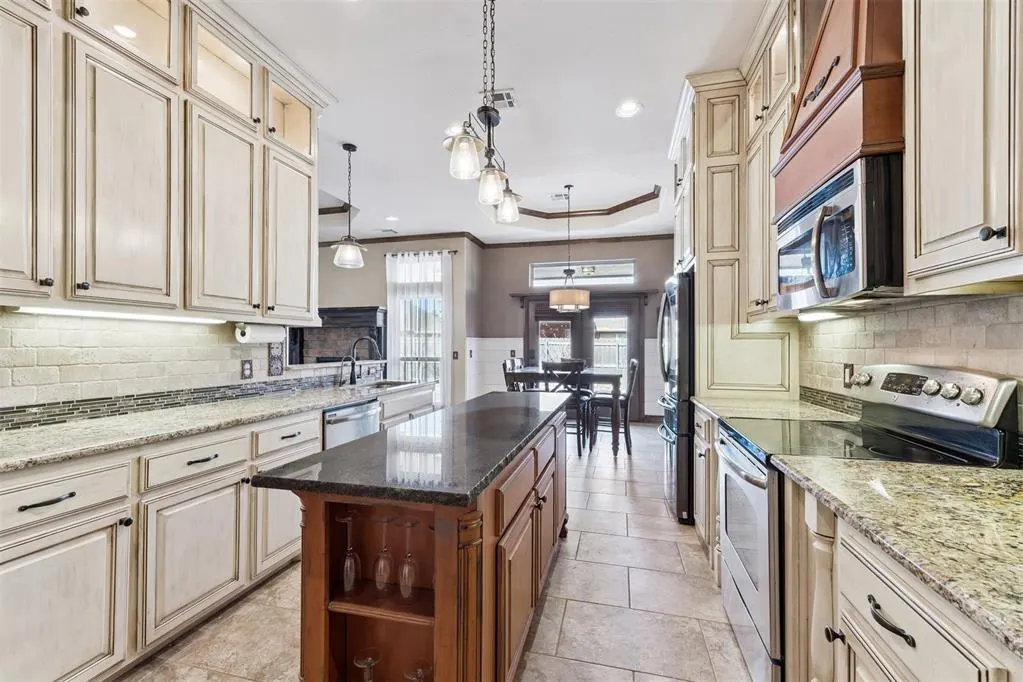 Photo 19 — 557 W Pine Rose Court Way, Mustang, OK 73064