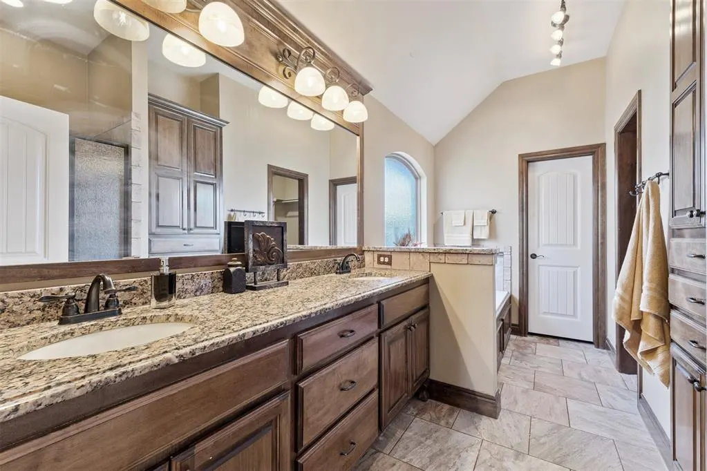 Photo 26 — 557 W Pine Rose Court Way, Mustang, OK 73064