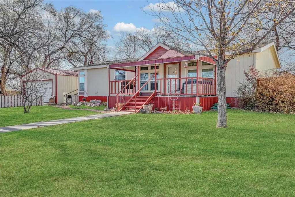 Photo 2 — 121 S Sycamore Avenue, Erick, OK 73645