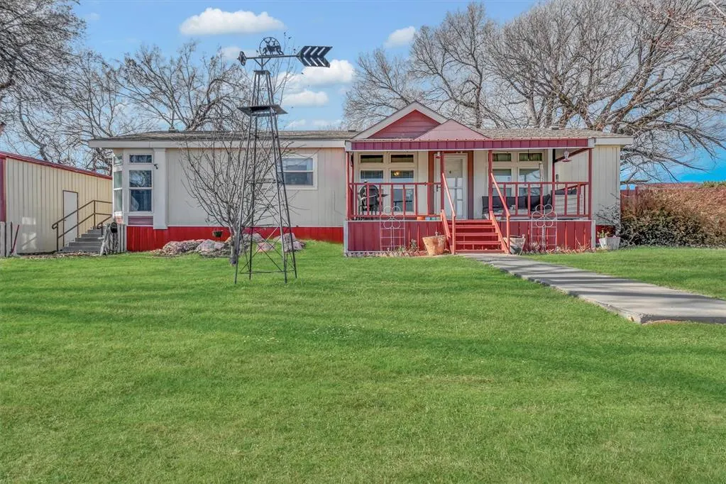 Photo 3 — 121 S Sycamore Avenue, Erick, OK 73645