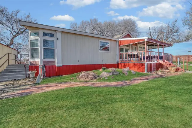 Photo 4 — 121 S Sycamore Avenue, Erick, OK 73645
