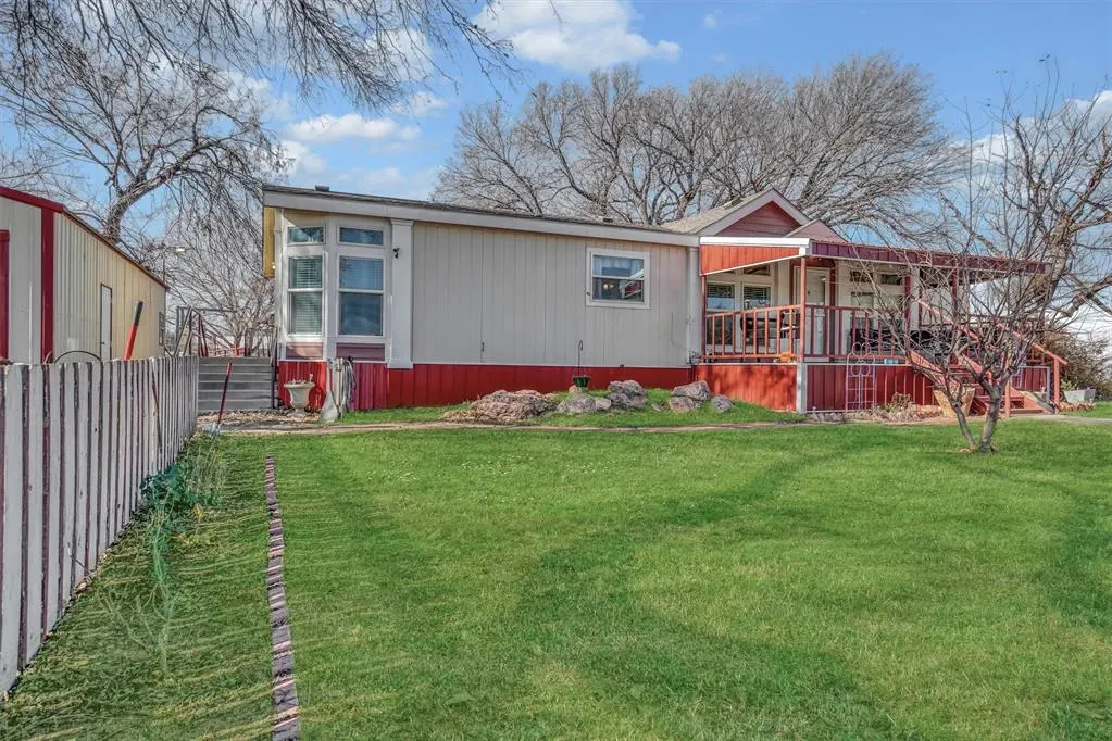 Photo 5 — 121 S Sycamore Avenue, Erick, OK 73645