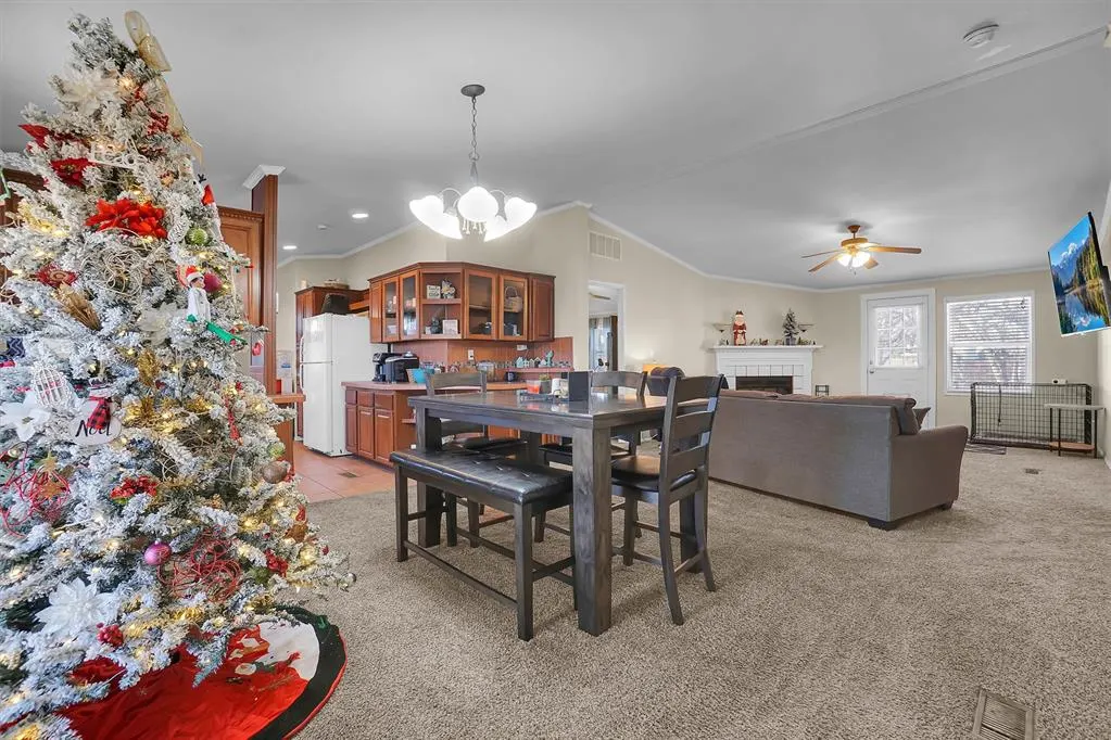 Photo 7 — 121 S Sycamore Avenue, Erick, OK 73645