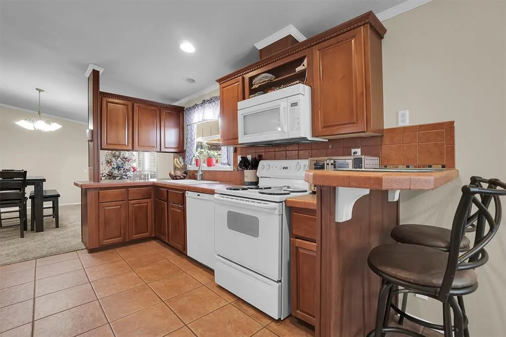 Photo 18 — 121 S Sycamore Avenue, Erick, OK 73645