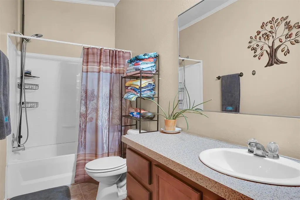 Photo 24 — 121 S Sycamore Avenue, Erick, OK 73645