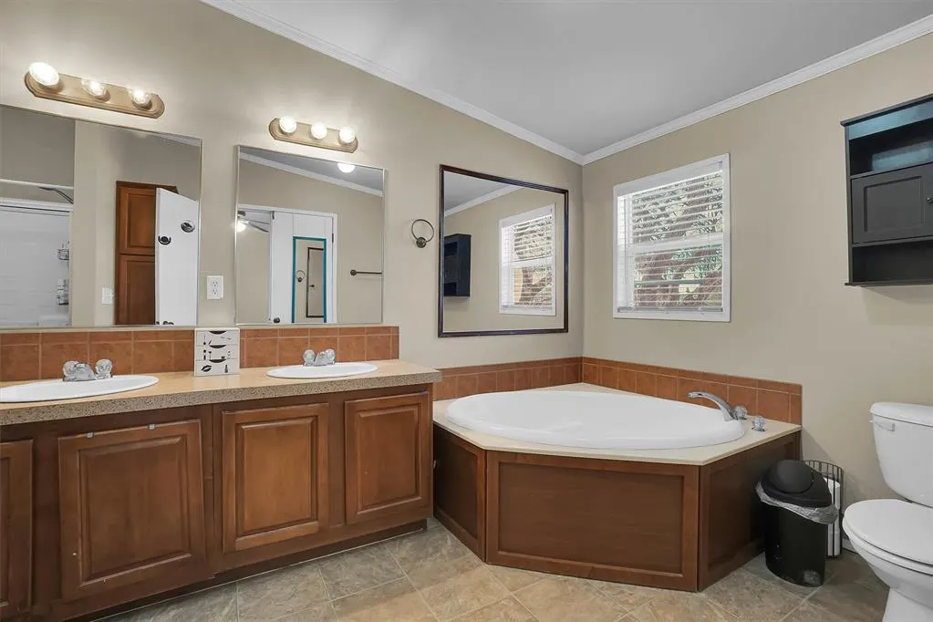 Photo 31 — 121 S Sycamore Avenue, Erick, OK 73645