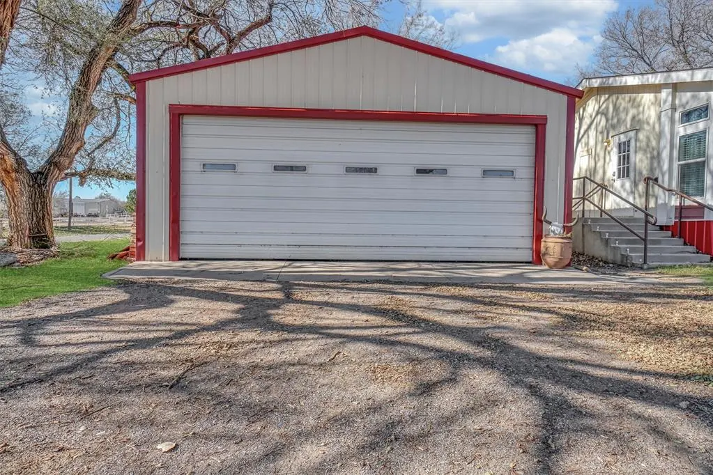 Photo 39 — 121 S Sycamore Avenue, Erick, OK 73645
