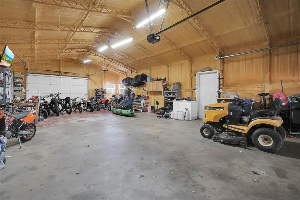 Photo 40 — 121 S Sycamore Avenue, Erick, OK 73645