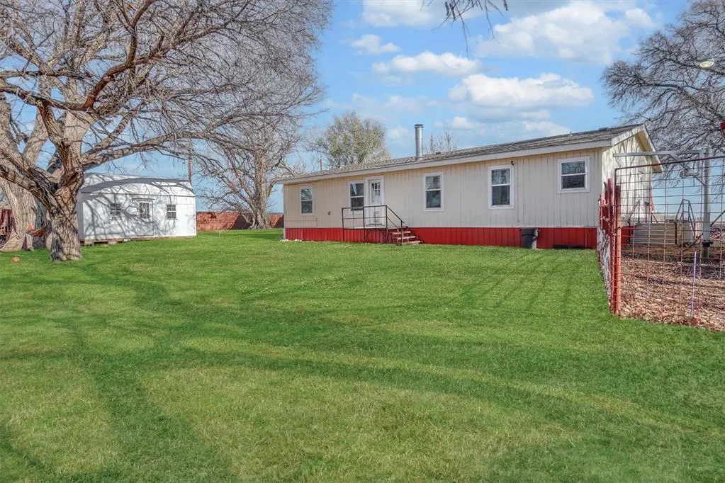 Photo 45 — 121 S Sycamore Avenue, Erick, OK 73645