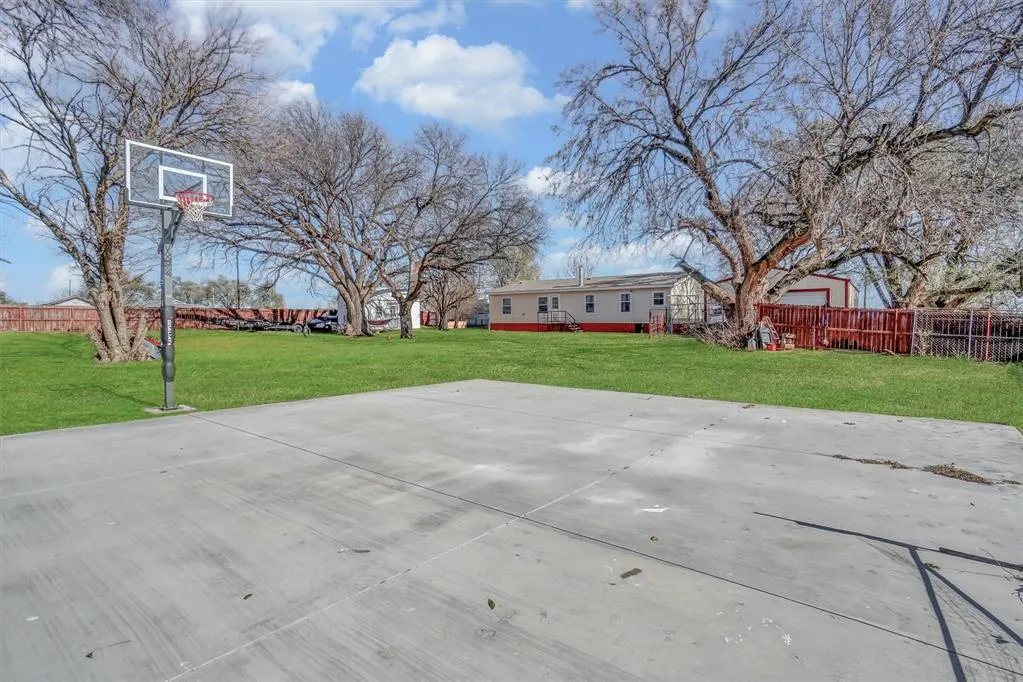 Photo 47 — 121 S Sycamore Avenue, Erick, OK 73645