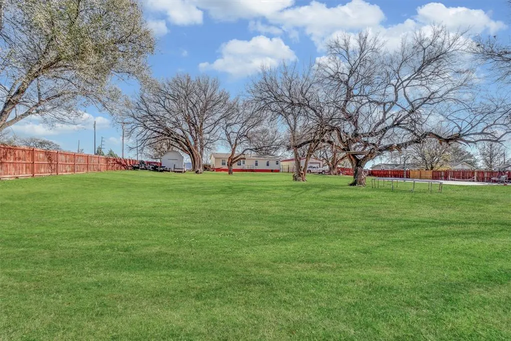 Photo 48 — 121 S Sycamore Avenue, Erick, OK 73645