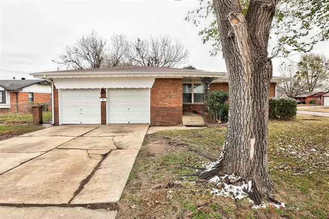 Photo 2 — 7832 S Youngs Boulevard, Oklahoma City, OK 73159