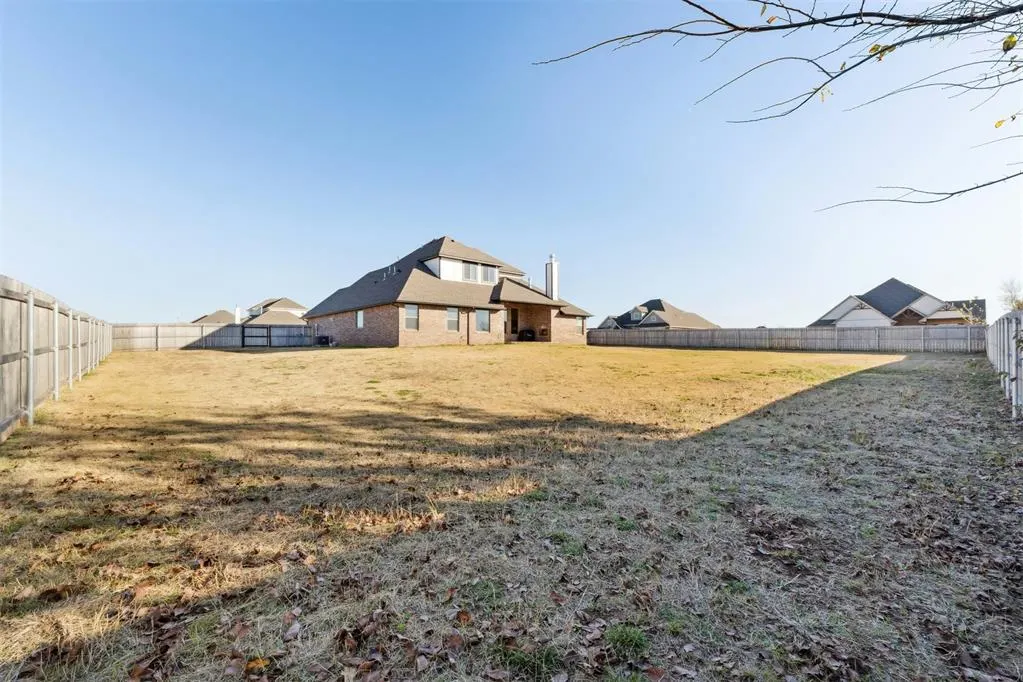 Photo 4 — 13831 Limestone Lane, Edmond, OK 73025