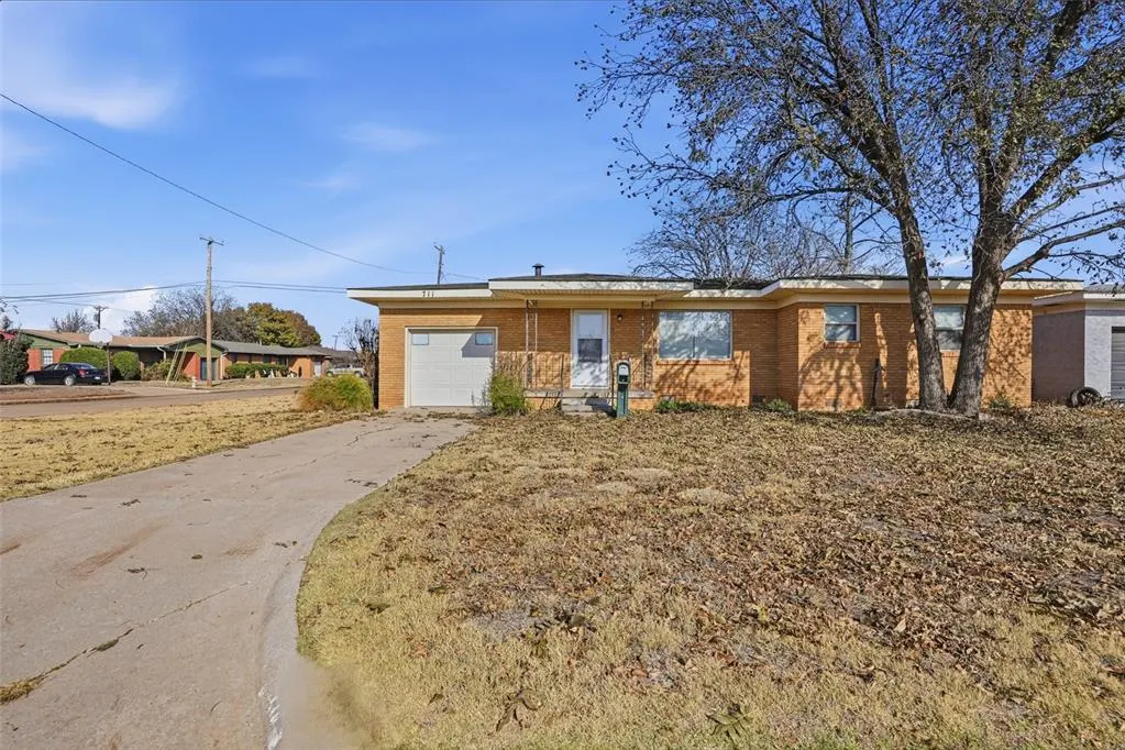 Photo 2 — 711 W Martha Street, Altus, OK 73521