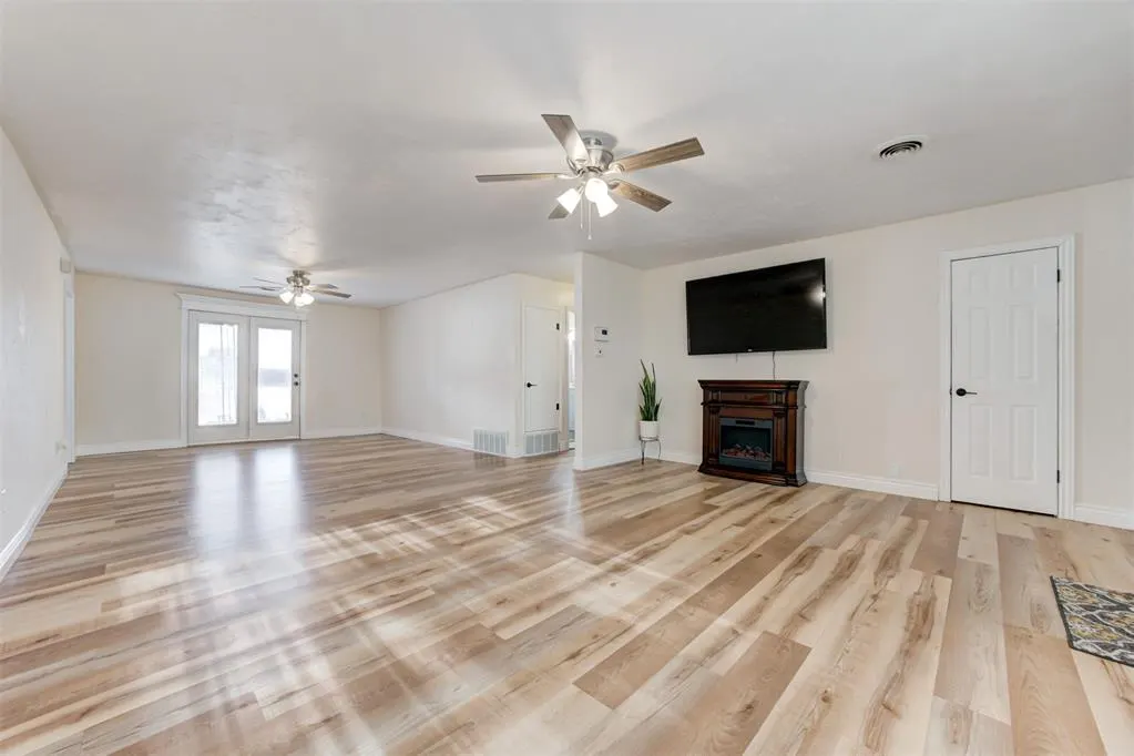 Photo 10 — 107 E Railroad Street, Wayne, OK 73095
