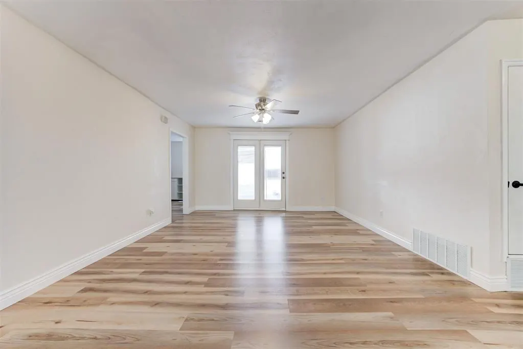 Photo 11 — 107 E Railroad Street, Wayne, OK 73095