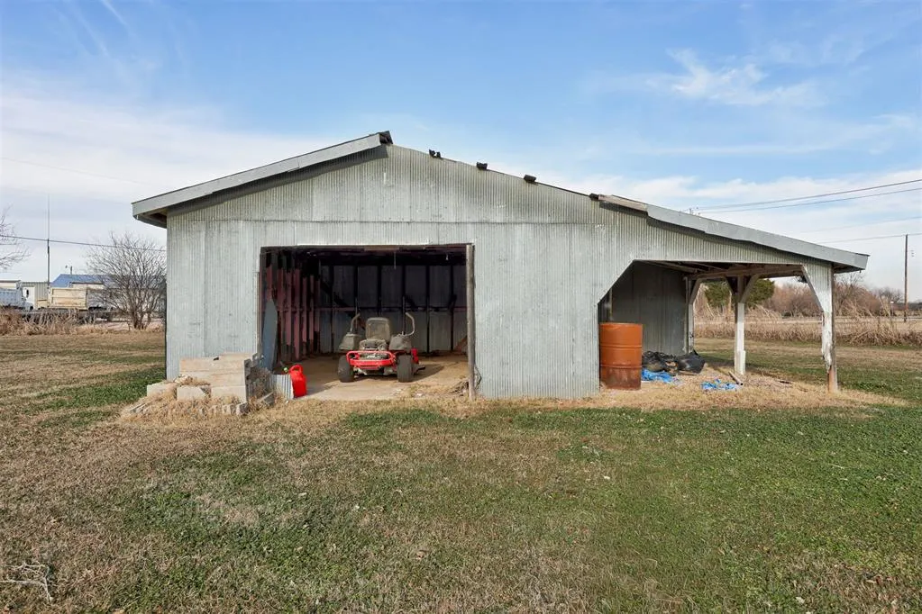 Photo 43 — 107 E Railroad Street, Wayne, OK 73095