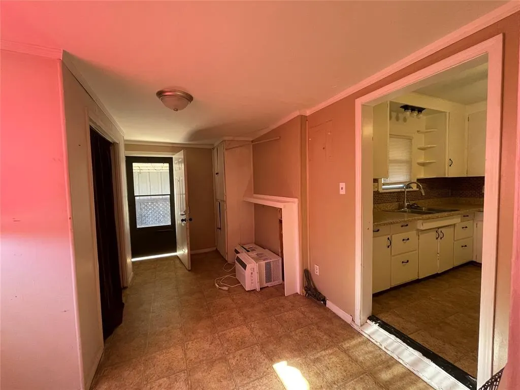 Photo 12 — 601 NW 3rd Street, Minco, OK 73059