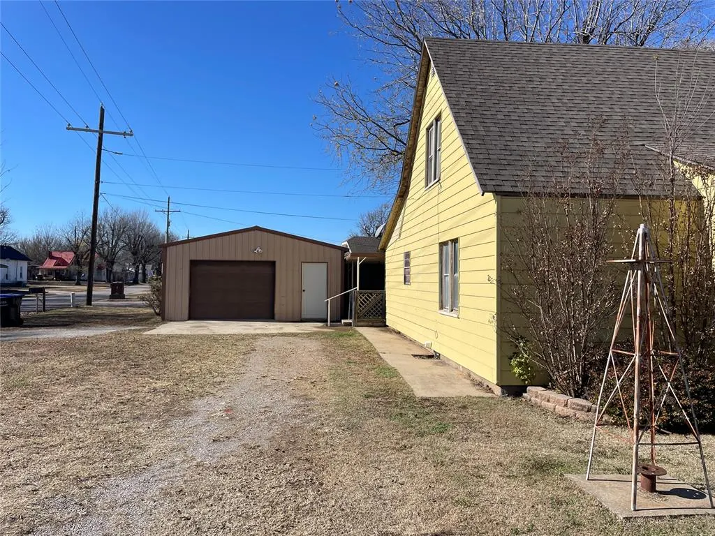 Photo 32 — 601 NW 3rd Street, Minco, OK 73059