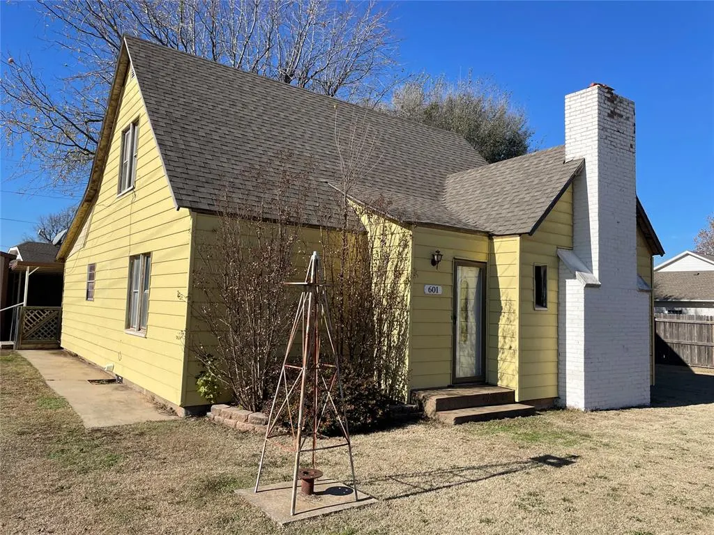 Front exterior — 601 NW 3rd Street, Minco, OK 73059