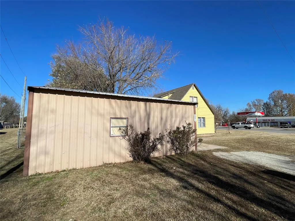 Photo 33 — 601 NW 3rd Street, Minco, OK 73059