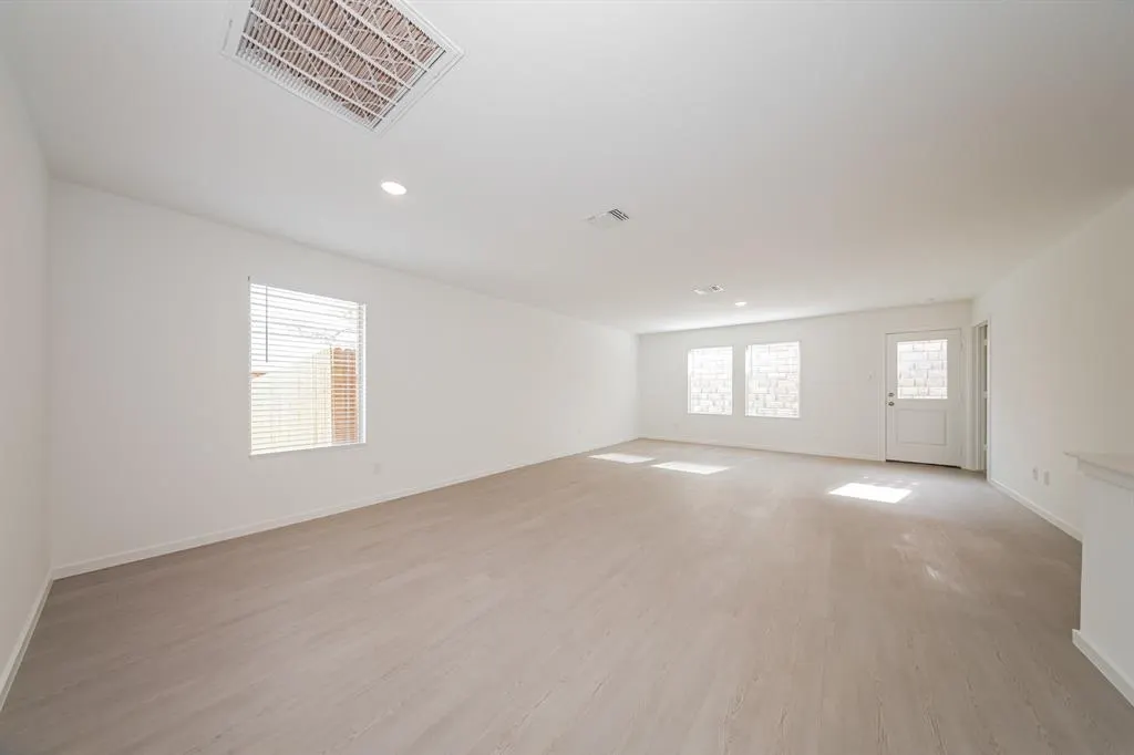 Photo 4 — 9108 SW 20th Street, Mustang, OK 73128