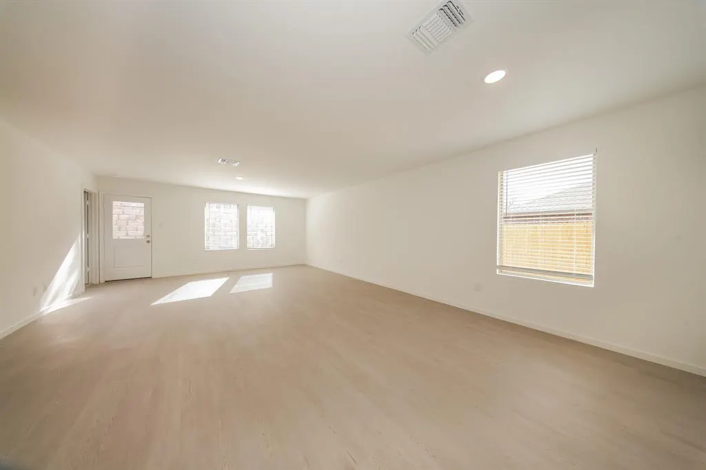 Photo 3 — 9116 SW 20th Street, Mustang, OK 73128