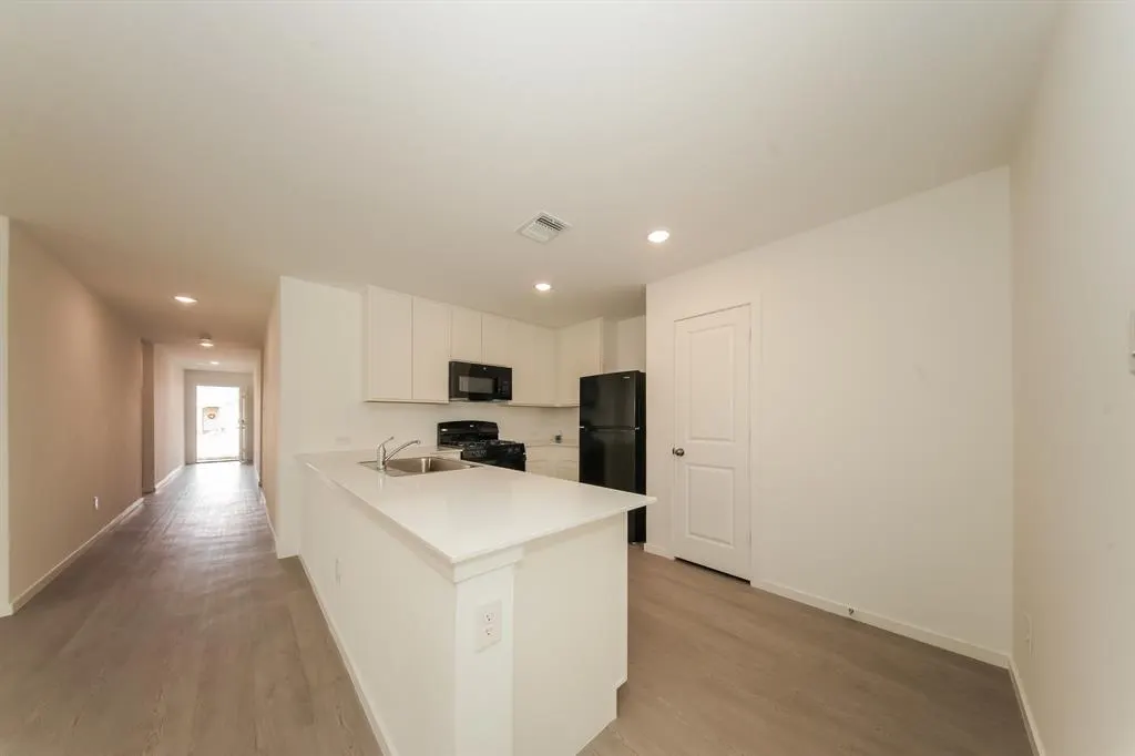 Photo 5 — 9116 SW 20th Street, Mustang, OK 73128