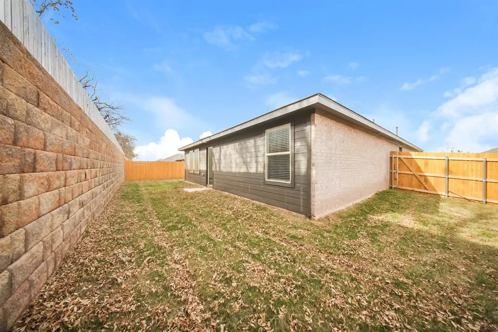 Photo 14 — 9116 SW 20th Street, Mustang, OK 73128