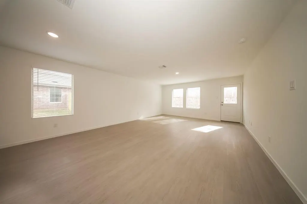 Photo 3 — 9204 SW 20th Street, Mustang, OK 73128