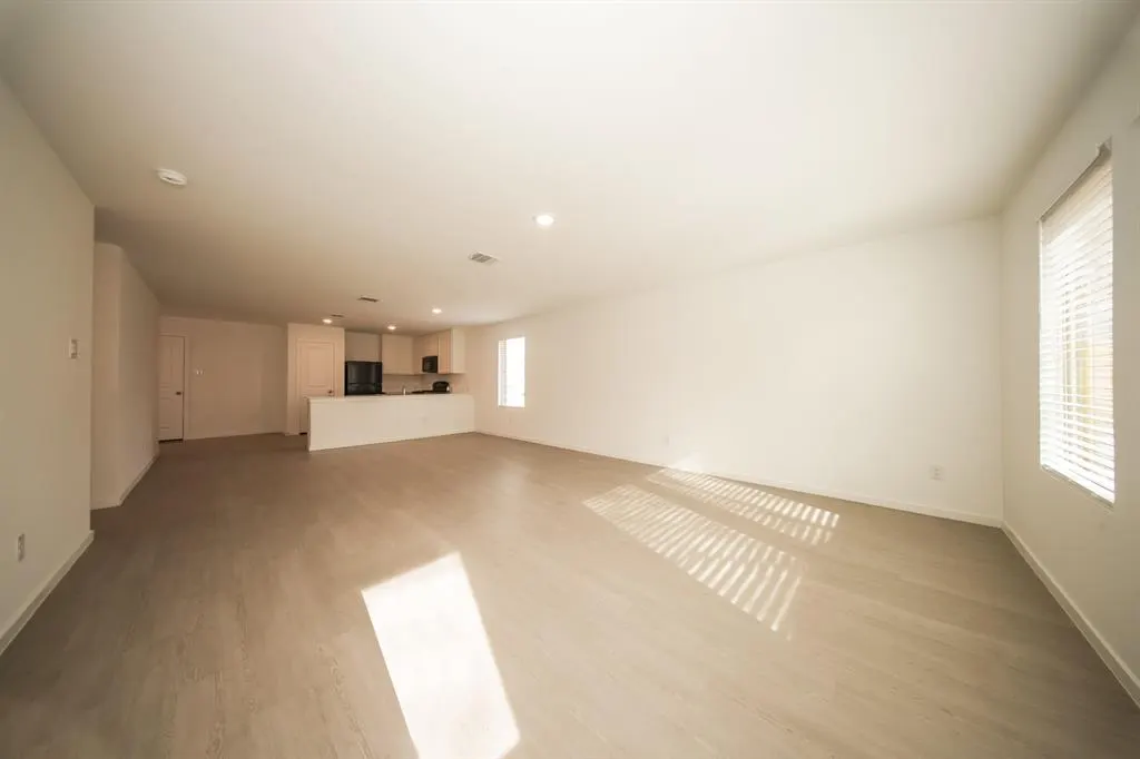 Photo 4 — 9204 SW 20th Street, Mustang, OK 73128