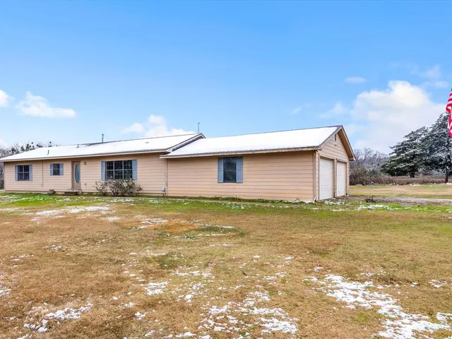 Photo 3 — 108 N Hurst Lane, Tecumseh, OK 74873