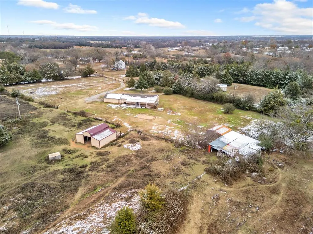 Photo 2 — 108 N Hurst Lane, Tecumseh, OK 74873