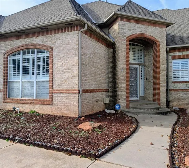 Front exterior — 214 Boulevard Du Lac, Norman, OK 73071