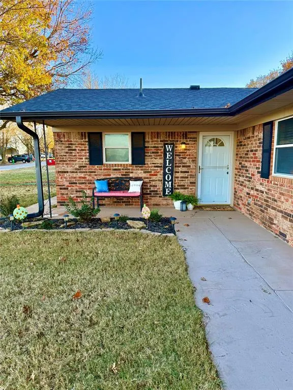 Photo 2 — 113 E Cool Springs Road, Rush Springs, OK 73082