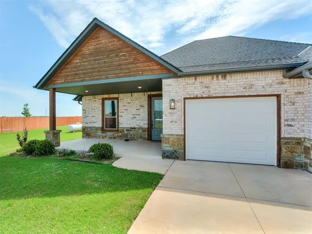 Photo 5 — 2640 Sunset Court, Guthrie, OK 73044