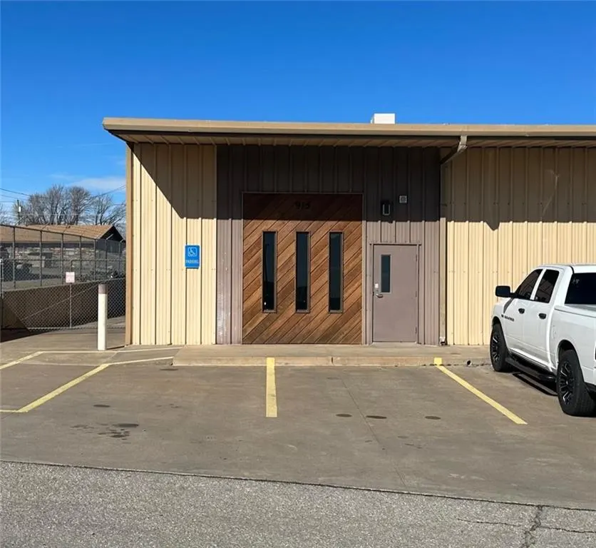 Front exterior — 915 Ring Drive, Weatherford, OK 73096