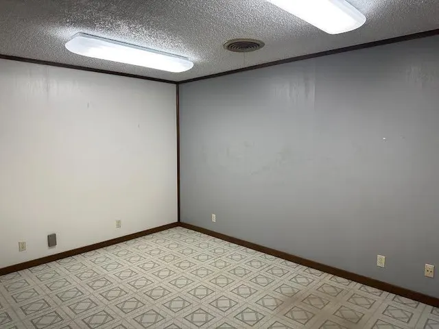 Photo 4 — 915 Ring Drive, Weatherford, OK 73096