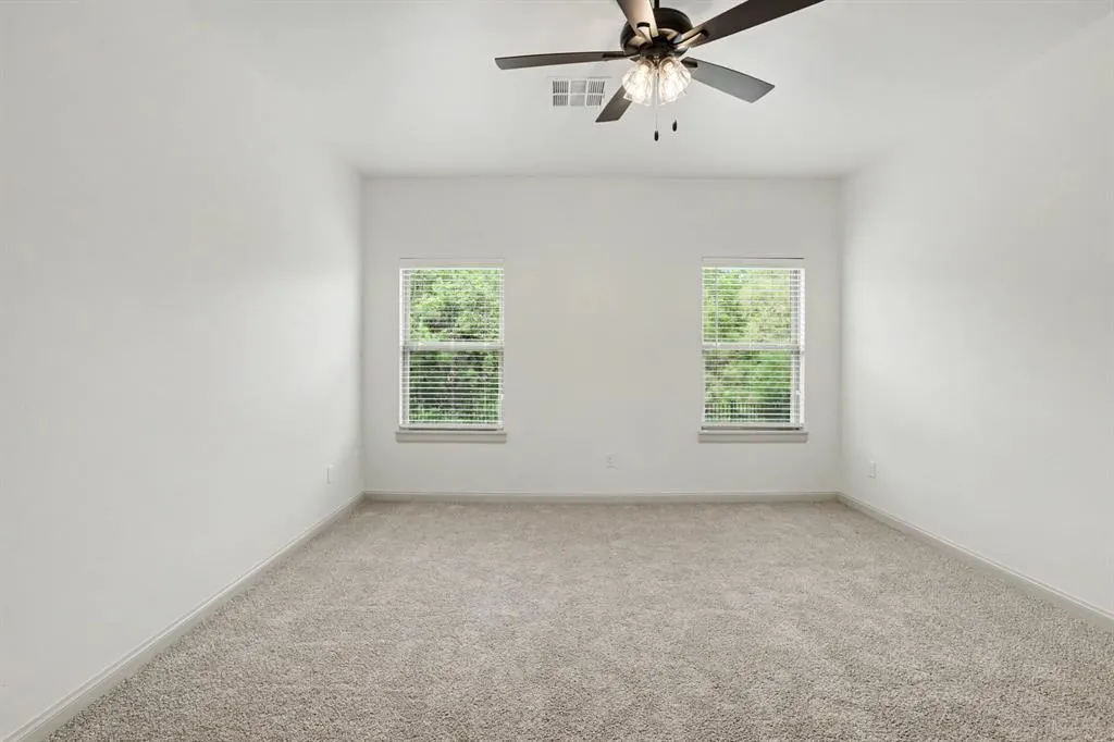 Photo 10 — 10401 Two Lakes Drive, Yukon, OK 73099