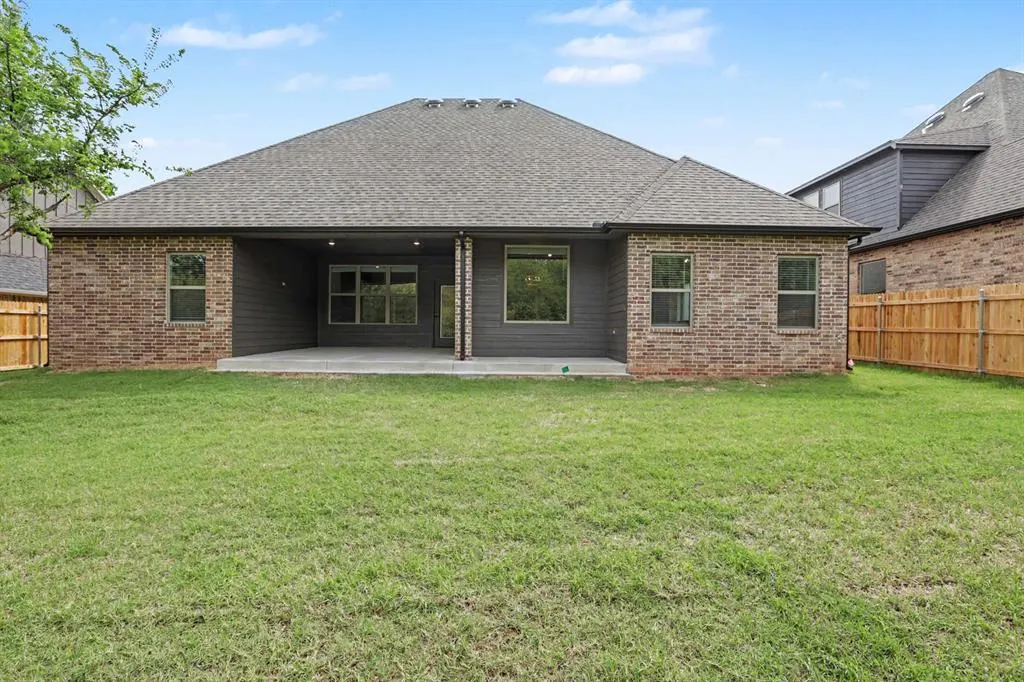 Photo 23 — 10401 Two Lakes Drive, Yukon, OK 73099