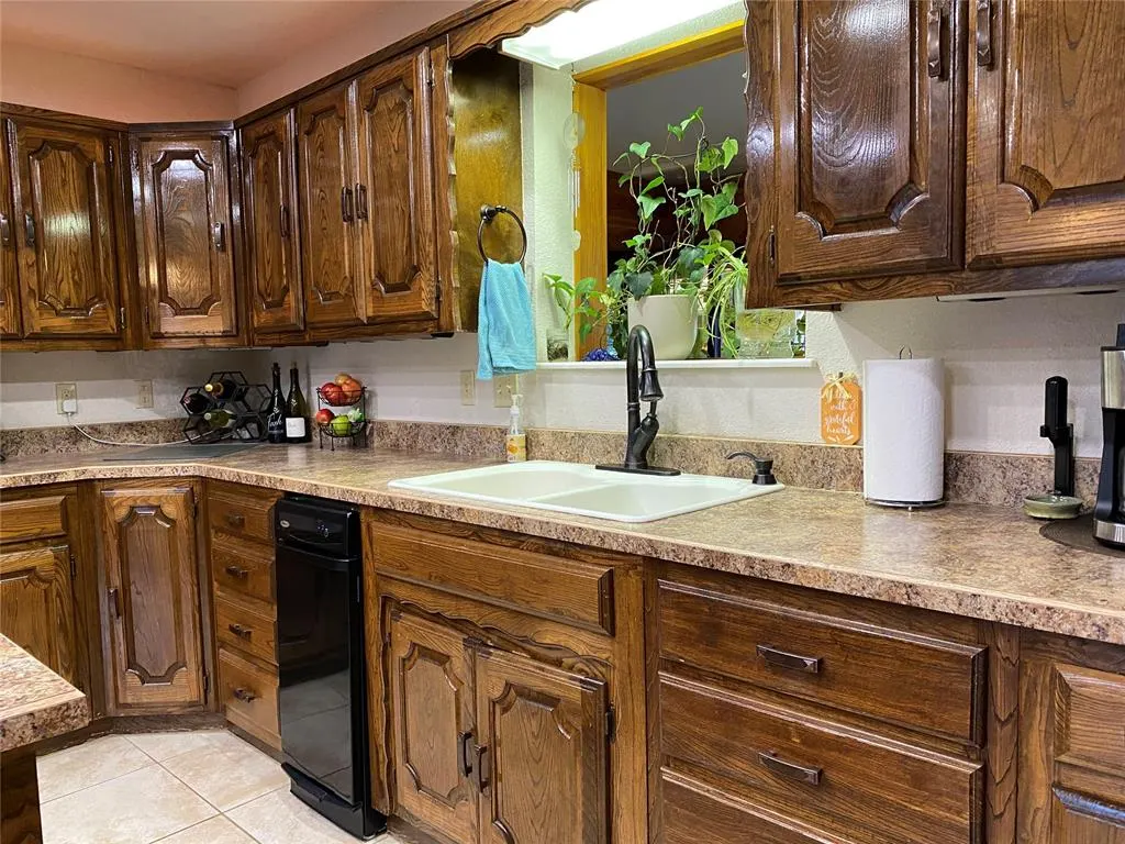 Photo 12 — 520 N West Street, Cordell, OK 73632