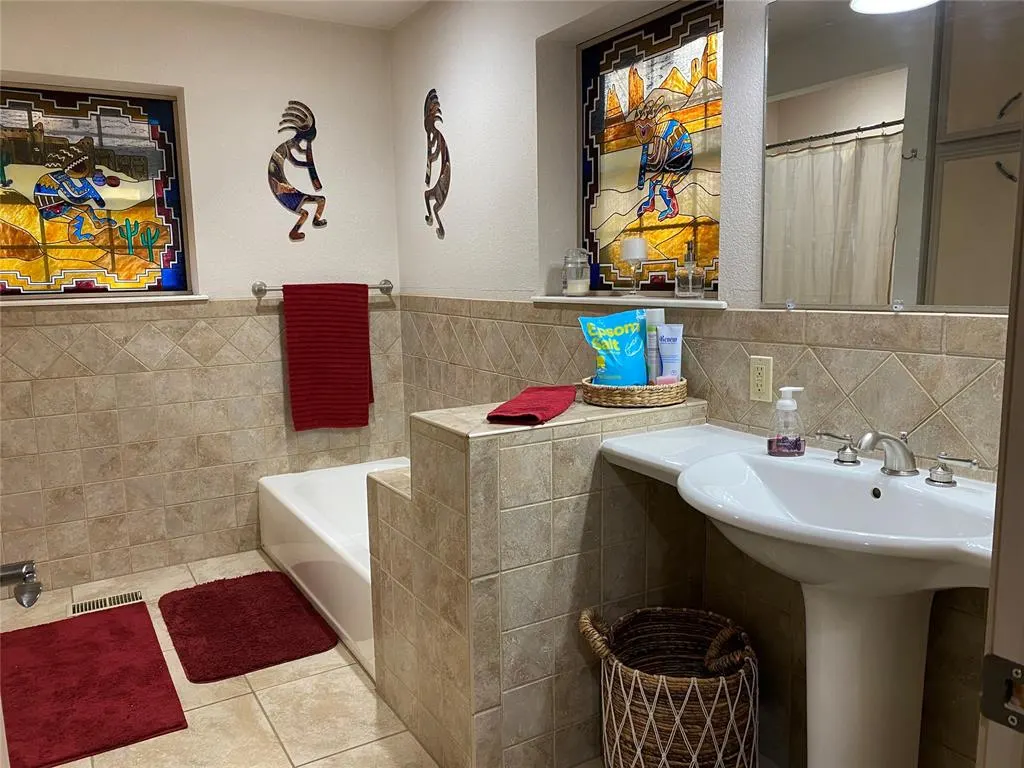 Photo 17 — 520 N West Street, Cordell, OK 73632