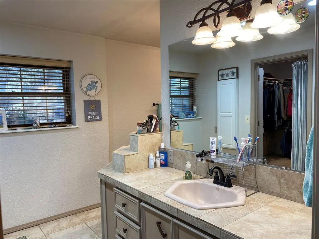 Photo 41 — 520 N West Street, Cordell, OK 73632