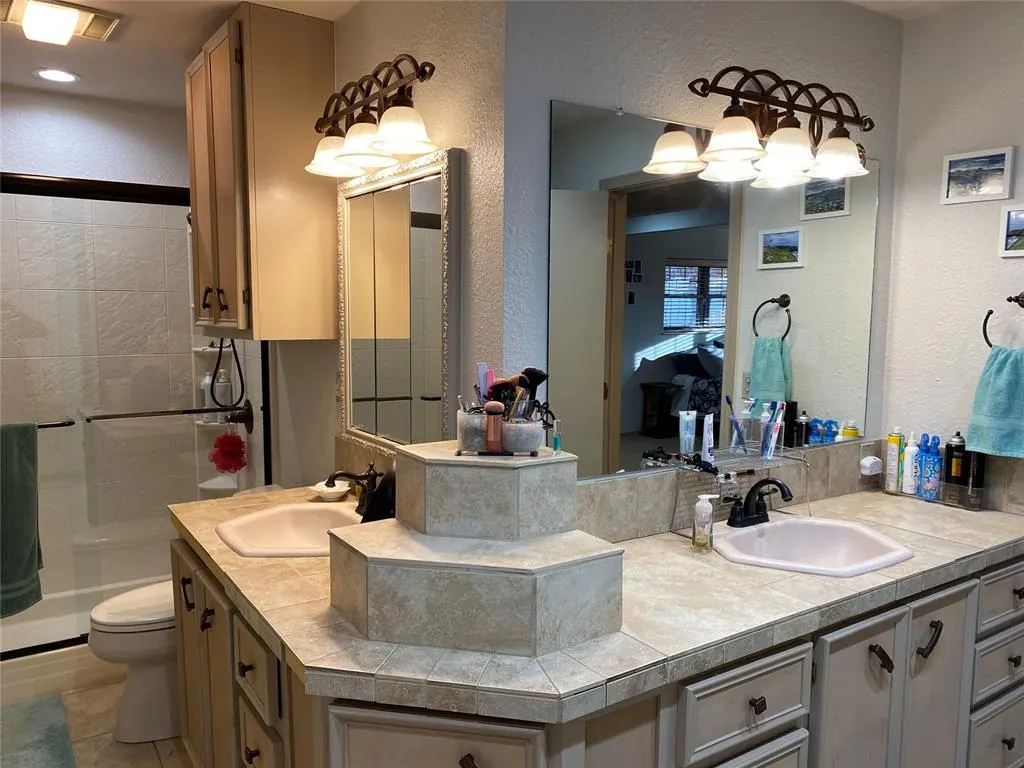 Photo 44 — 520 N West Street, Cordell, OK 73632