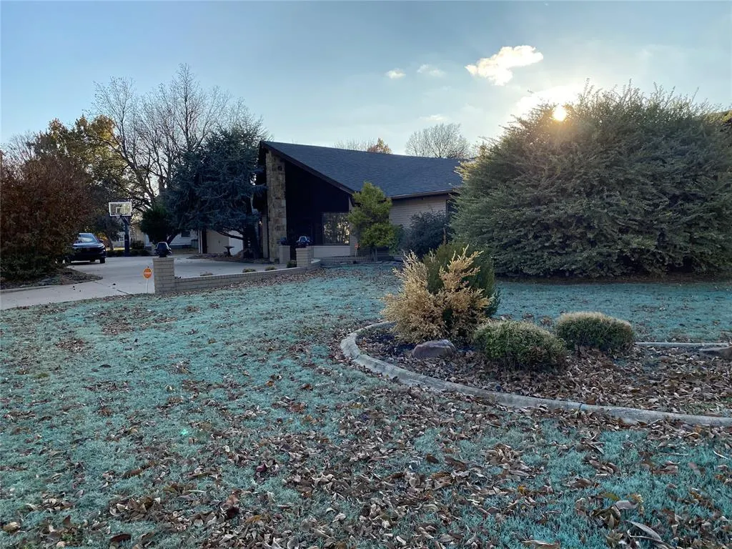 Photo 48 — 520 N West Street, Cordell, OK 73632