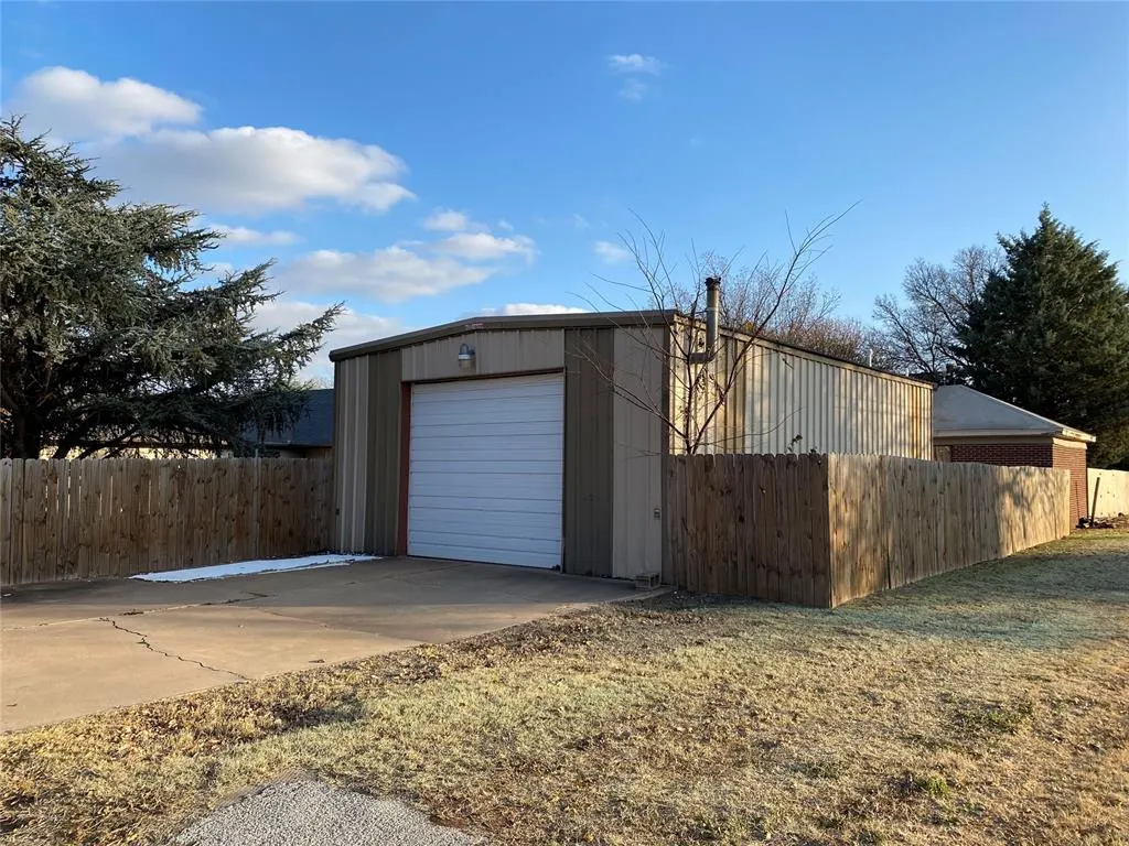 Photo 49 — 520 N West Street, Cordell, OK 73632