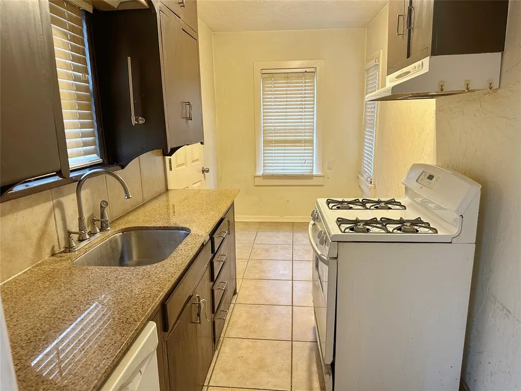 Photo 6 — 3715 NW 8th Street, Oklahoma City, OK 73107