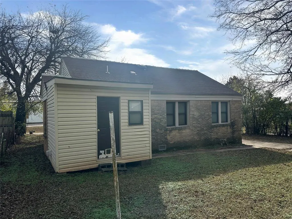Photo 13 — 3715 NW 8th Street, Oklahoma City, OK 73107