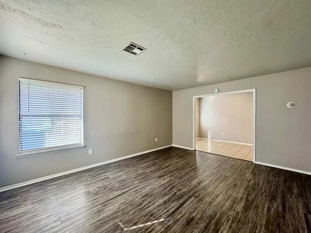 Photo 4 — 143 Barrett Place, Edmond, OK 73003
