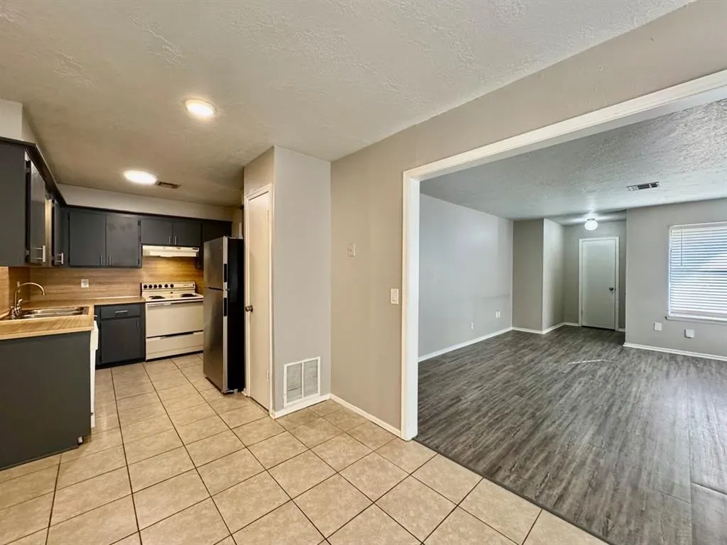 Photo 9 — 143 Barrett Place, Edmond, OK 73003